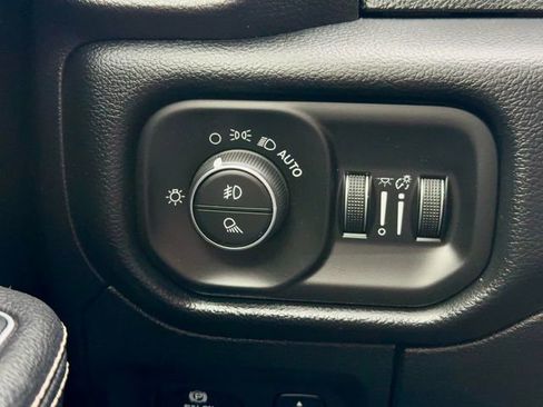 Used 2020 RAM 1500 Laramie image 27