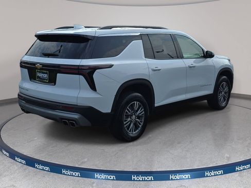Used 2025 Chevrolet Traverse LT AWD/4WD image 5