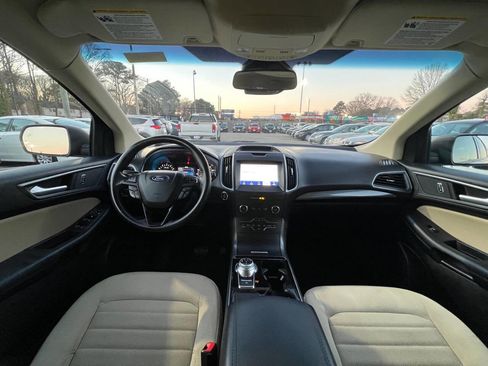 Used 2020 Ford Edge SE image 15