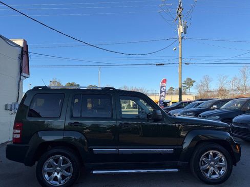 Used 2011 Jeep Liberty Limited w/ Tire & Wheel Group image 5