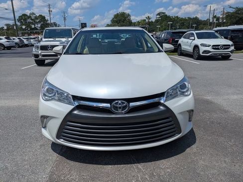 Used 2017 Toyota Camry XLE w/ Moonroof Package FWD image 10
