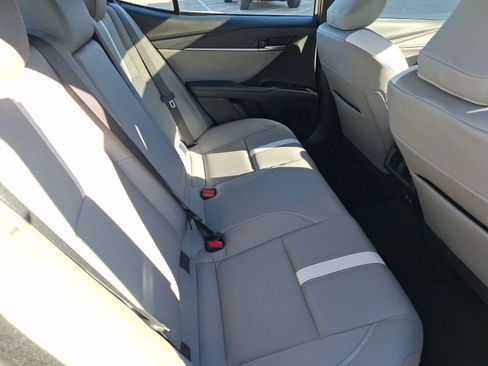 Used 2025 Toyota Camry SE w/ Convenience Package image 32