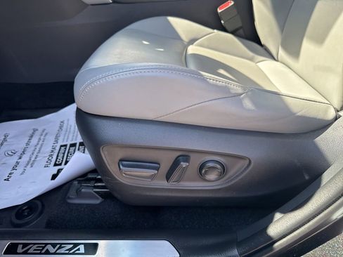 Certified 2022 Toyota Venza XLE AWD/4WD image 37