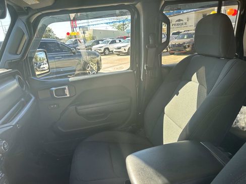 Certified 2023 Jeep Gladiator Sport image 15
