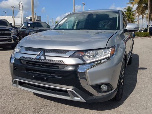 Used 2020 Mitsubishi Outlander ES image 9