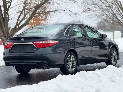 Used 2017 Toyota Camry SE image 6