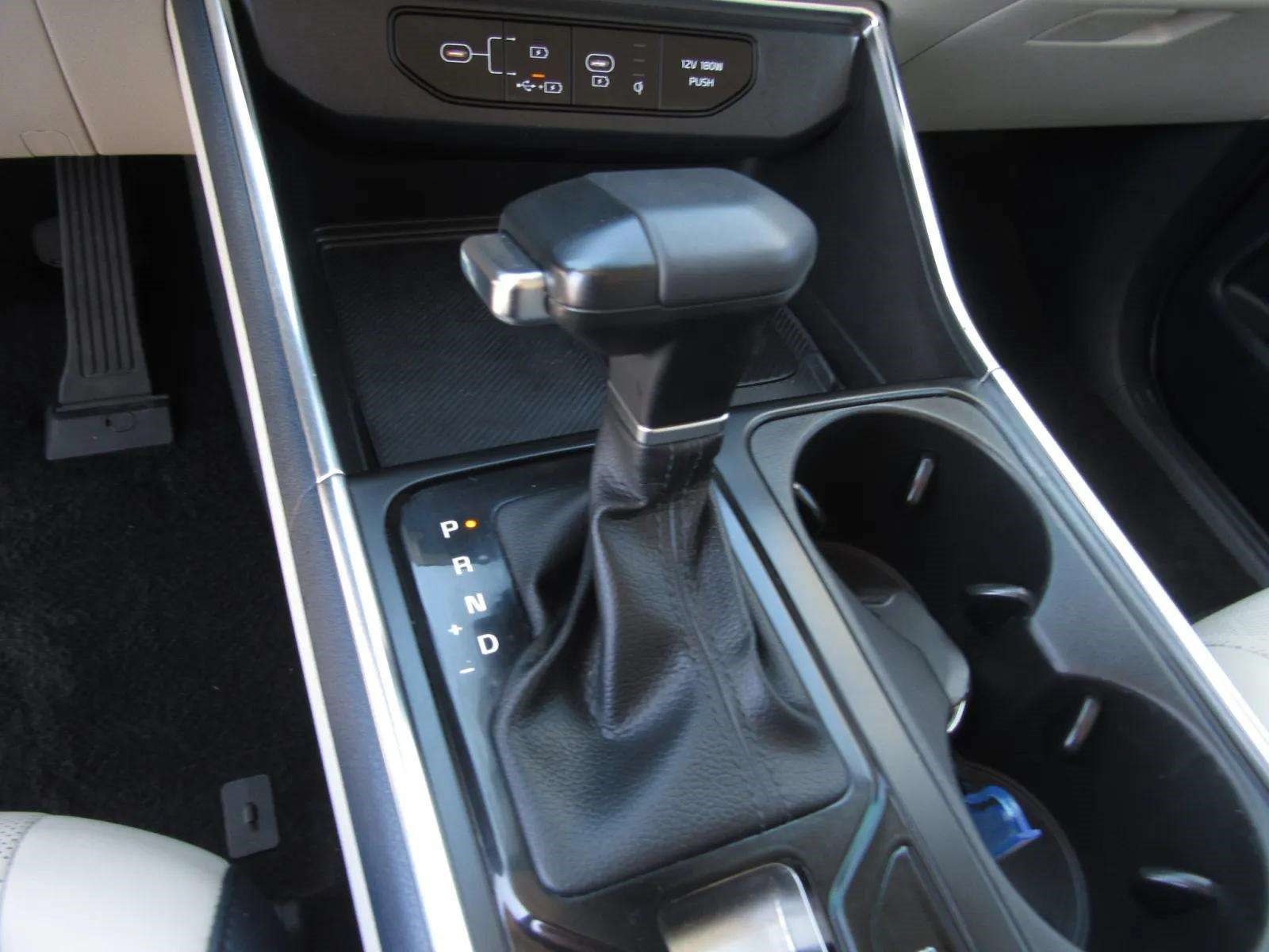 Used 2025 Kia Carnival SX w/ SX Dark Edition Package FWD image 22