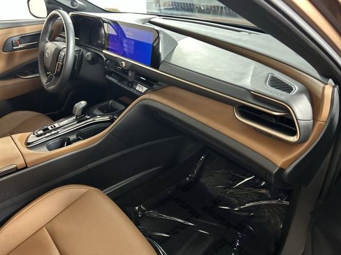 Used 2025 Toyota Crown Signia image 27