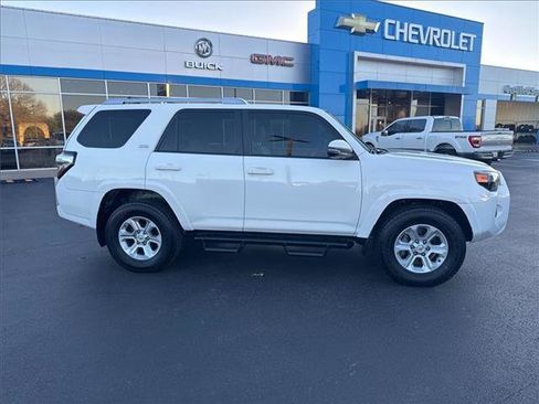 Used 2018 Toyota 4Runner SR5 image 6
