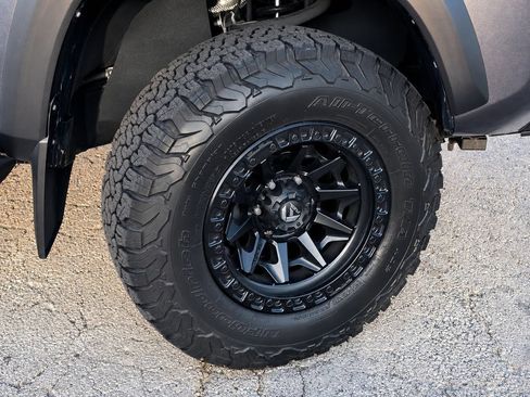Used 2021 Toyota Tacoma TRD Off-Road w/ Technology Package AWD/4WD image 11