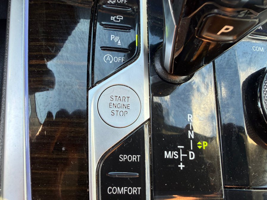 Used 2020 BMW X7 xDrive40i w/ Premium Package AWD/4WD image 19