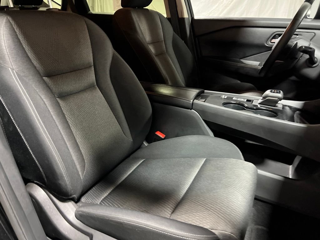 Used 2025 Nissan Rogue SV FWD image 9