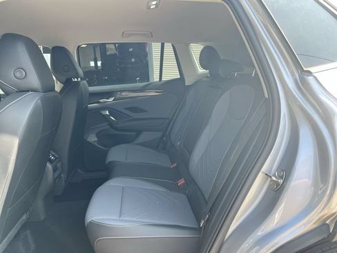 Used 2025 Volkswagen Tiguan SE AWD/4WD image 26