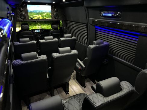 Used 2024 Mercedes-Benz Sprinter 3500 image 38