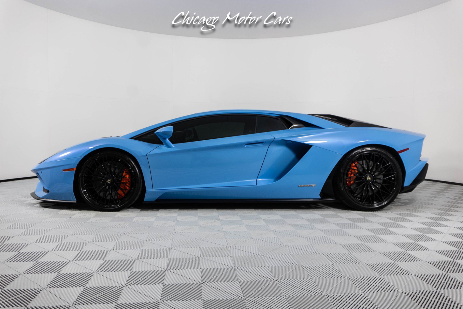 Used 2018 Lamborghini Aventador S AWD/4WD image 2