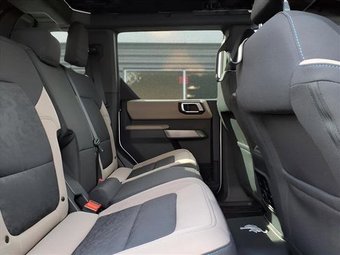 Used 2023 Ford Bronco Wildtrak image 11