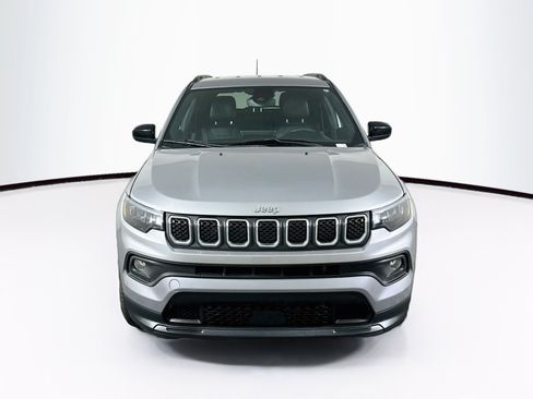 Used 2023 Jeep Compass Latitude AWD/4WD image 2