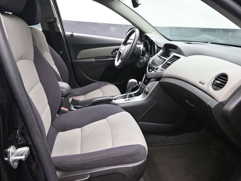 Used 2014 Chevrolet Cruze LS image 7