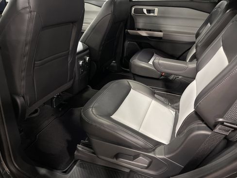 Used 2022 Ford Explorer XLT w/ Equipment Group 202A image 13