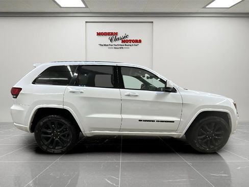 Used 2022 Jeep Grand Cherokee Laredo X image 8