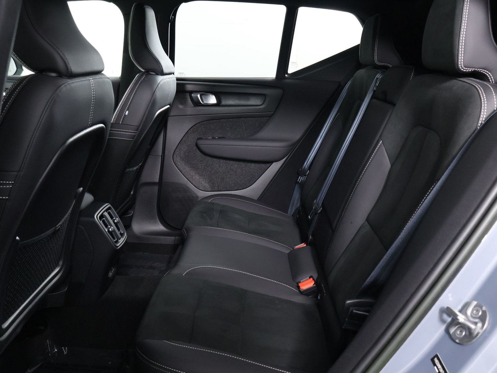 Certified 2023 Volvo XC40 Recharge Ultimate AWD/4WD image 31