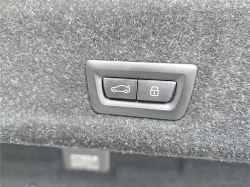 Used 2025 BMW 330i Sedan RWD image 8