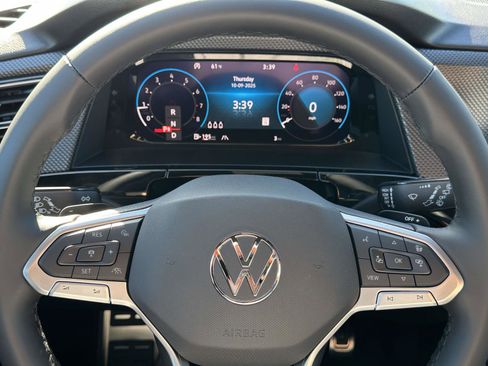 New 2026 Volkswagen Atlas Cross Sport SEL Premium R-Line image 21