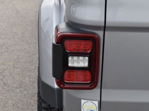 Used 2021 Jeep Gladiator Mojave w/ LED Lighting Group AWD/4WD image 10