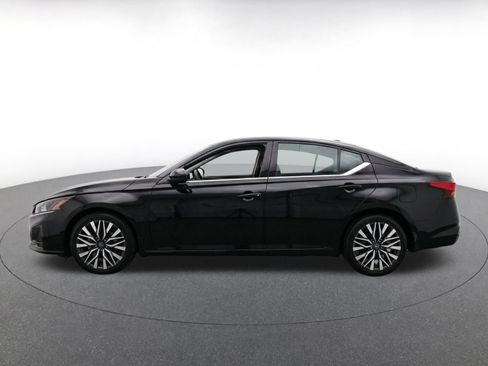 Used 2025 Nissan Altima 2.5 SV FWD image 4