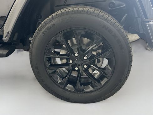 Used 2024 Jeep Wrangler Sahara w/ Technology Group image 11