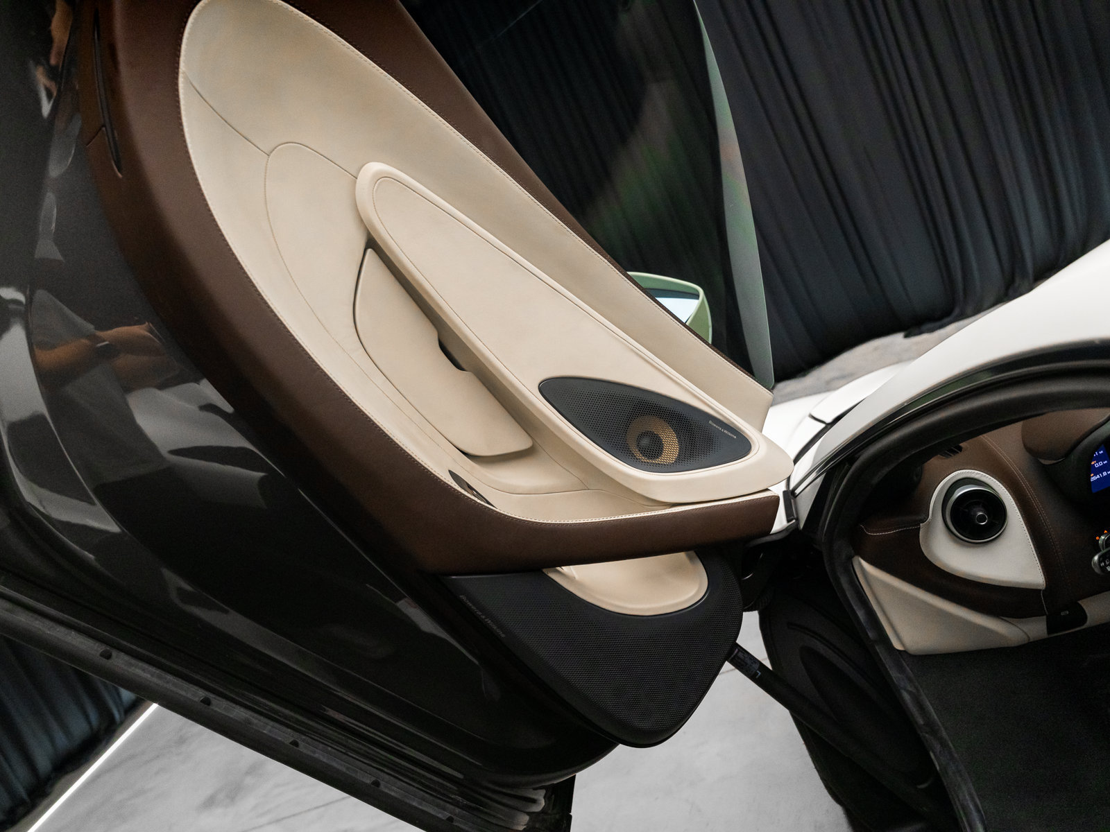 Used 2016 McLaren 570S Coupe RWD image 56