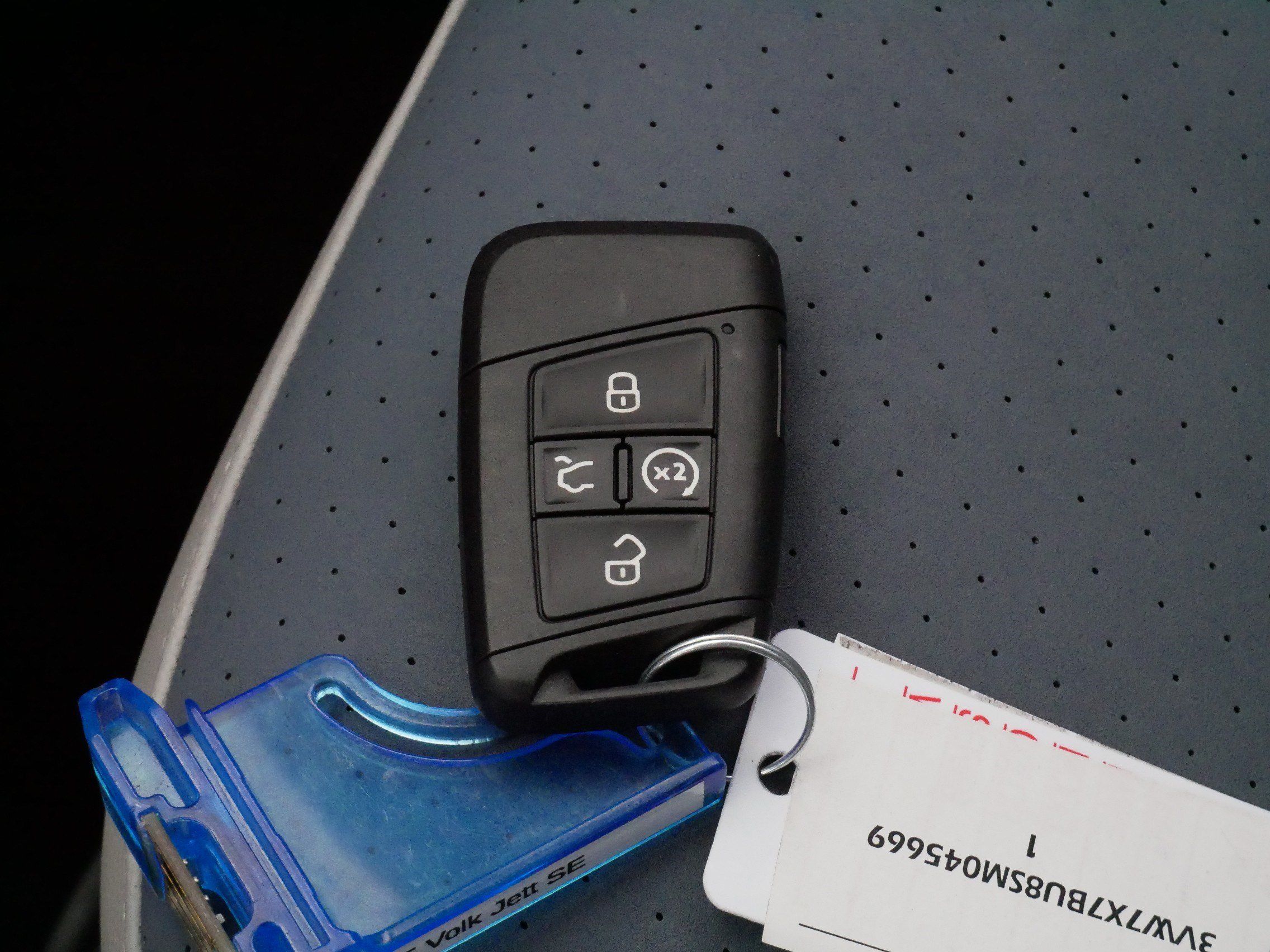 Certified 2025 Volkswagen Jetta SE w/ Sunroof Package FWD image 31