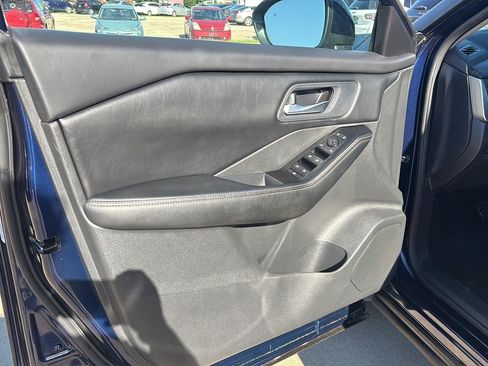 Used 2025 Nissan Rogue SV AWD/4WD image 9