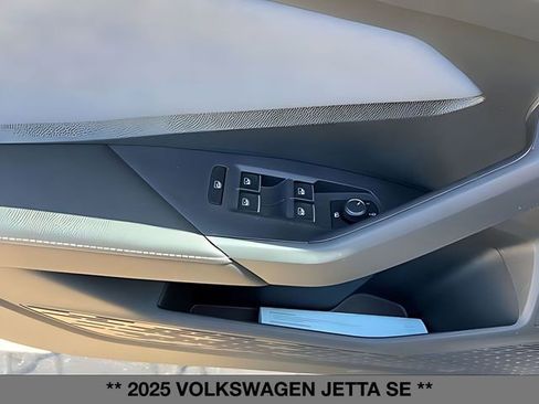 Used 2025 Volkswagen Jetta SE w/ Sunroof Package image 12