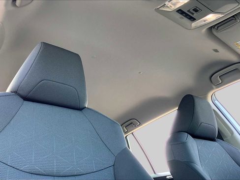 Used 2025 Toyota RAV4 XLE AWD/4WD image 14