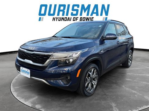 Used 2023 Kia Seltos EX image 2