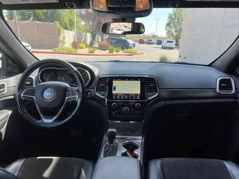 Certified 2021 Jeep Grand Cherokee Laredo X AWD/4WD image 18