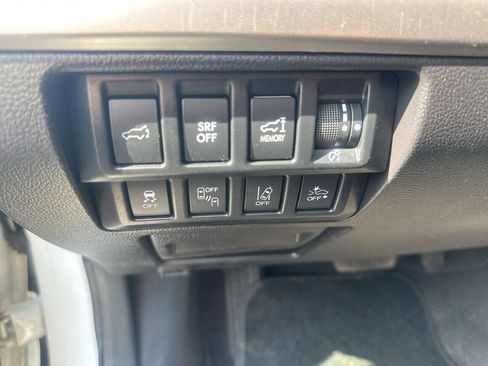 Used 2017 Subaru Outback 2.5i Premium image 12