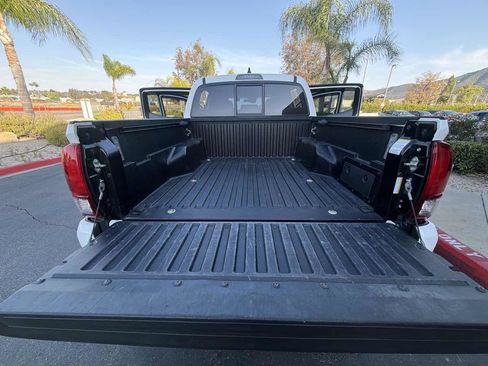 Used 2020 Toyota Tacoma SR AWD/4WD image 28