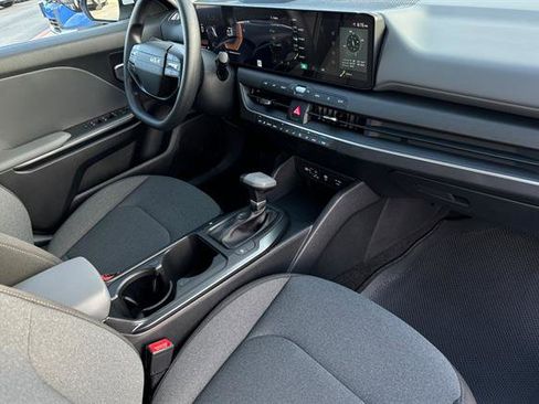New 2025 Kia K4 LXS image 17