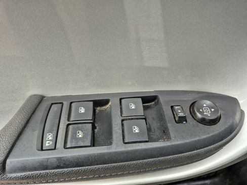 Used 2015 Chevrolet Volt FWD image 15