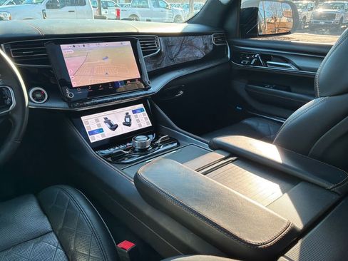 Used 2023 Jeep Grand Wagoneer Series III image 31