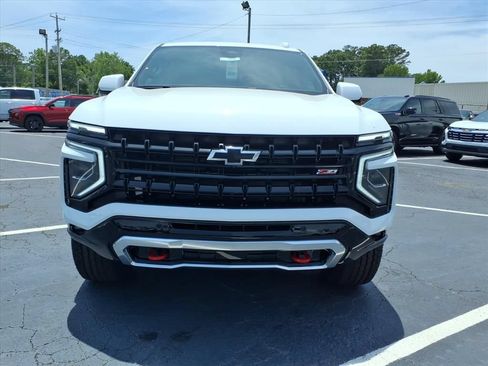 New 2026 Chevrolet Suburban Z71 w/ Comfort Package AWD/4WD image 9