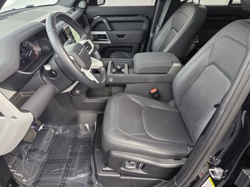Used 2023 Land Rover Defender 130 SE image 8