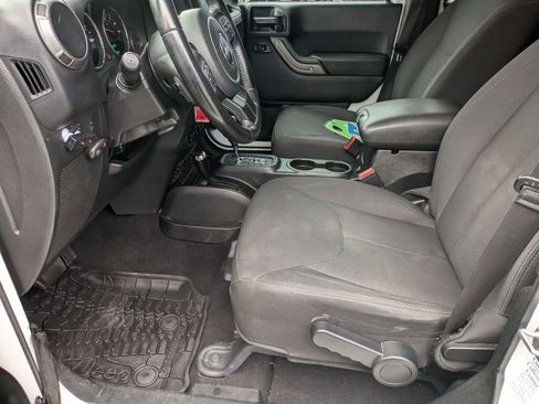 Used 2018 Jeep Wrangler Unlimited Sport S image 18