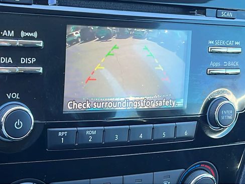 Used 2015 Nissan Rogue S FWD image 16