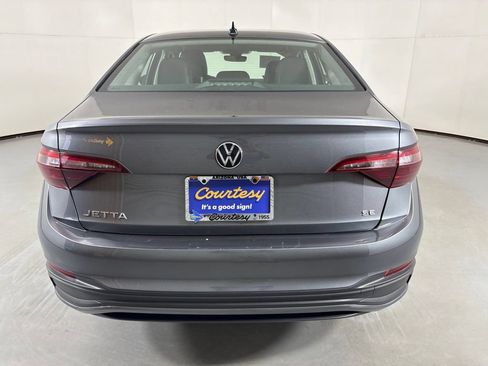 Used 2024 Volkswagen Jetta SE FWD image 7