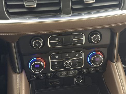 Used 2021 Chevrolet Suburban High Country image 21
