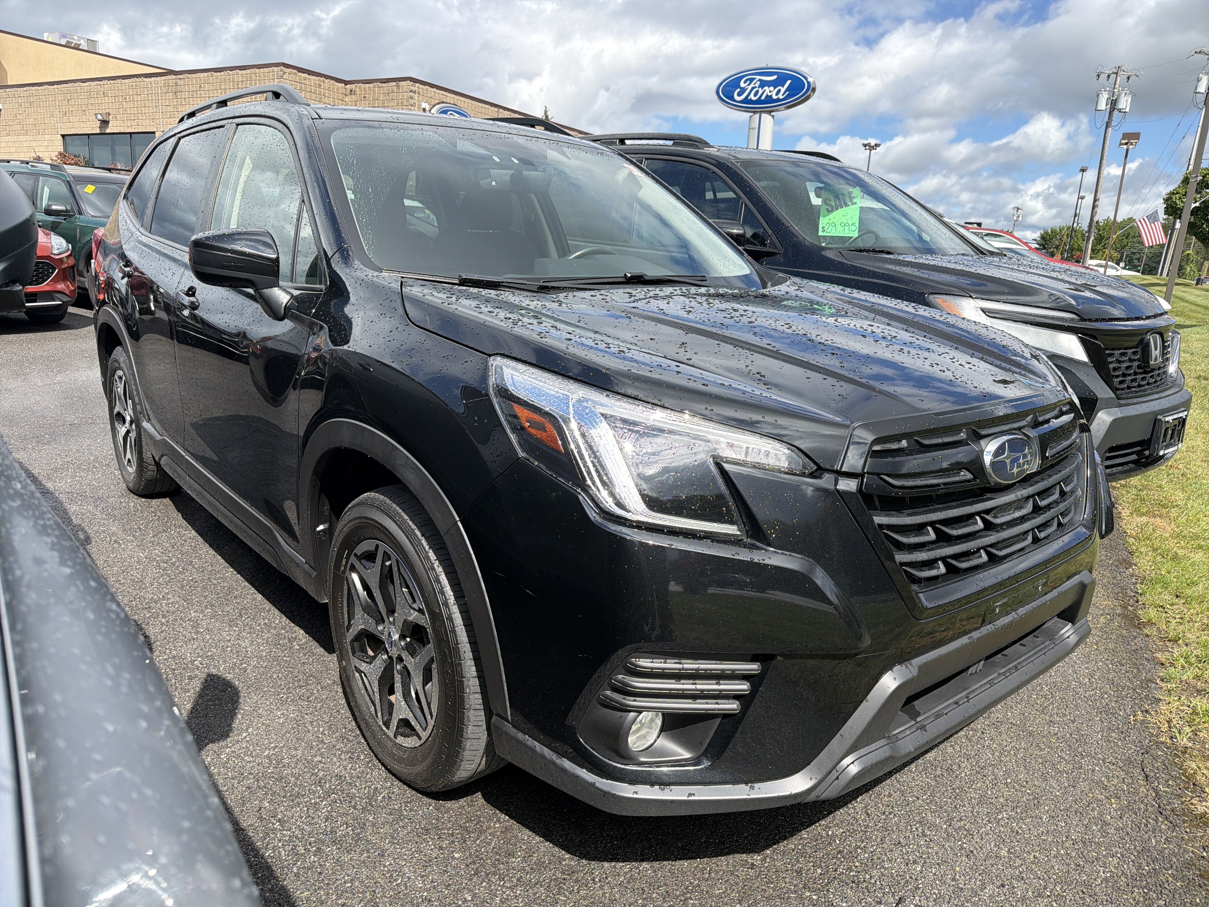 Used 2023 Subaru Forester Premium AWD/4WD image 2