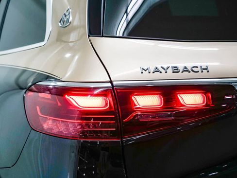 Used 2024 Mercedes-Benz Maybach GLS 600 4MATIC image 9